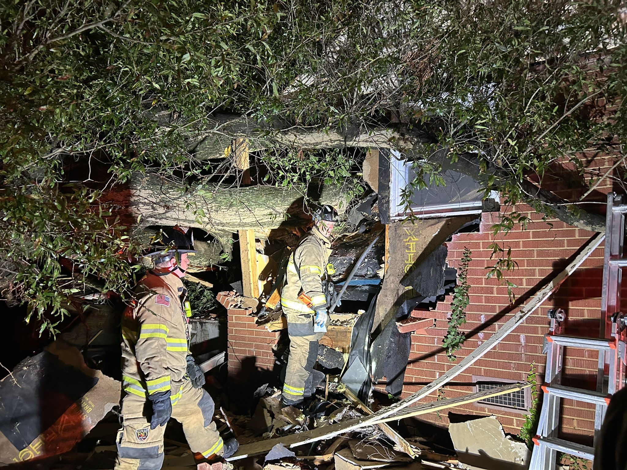 One Dead, One Injured After Tree Falls On Home In West Charlotte - WCCB ...